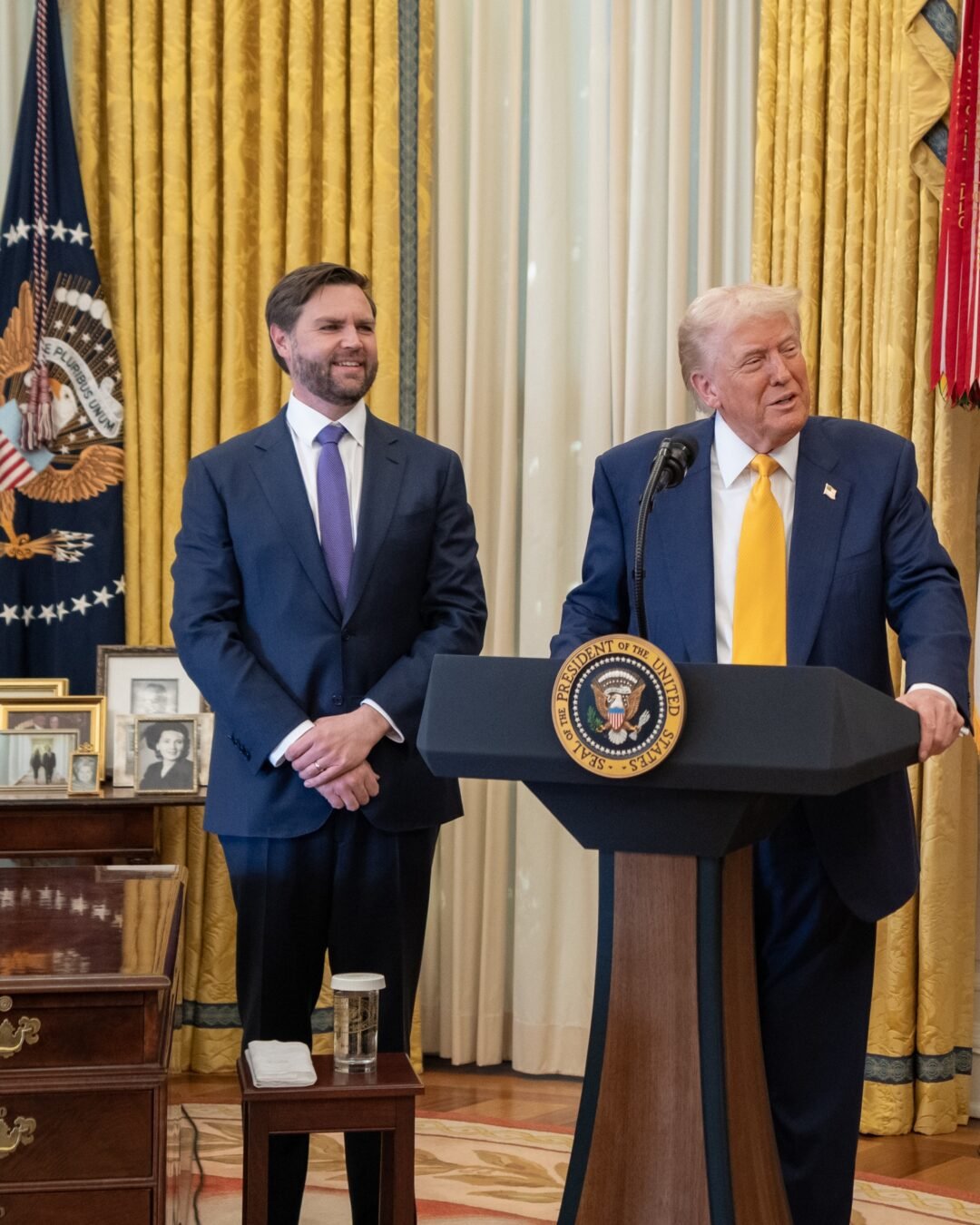 TRUMP Y VANCE LANZAN UN PROGRAMA QUE PAGARÁ HASTA $30.000 POR DENUNCIAS DE FRAUDE CONTRA PROGRAMAS FEDERALES